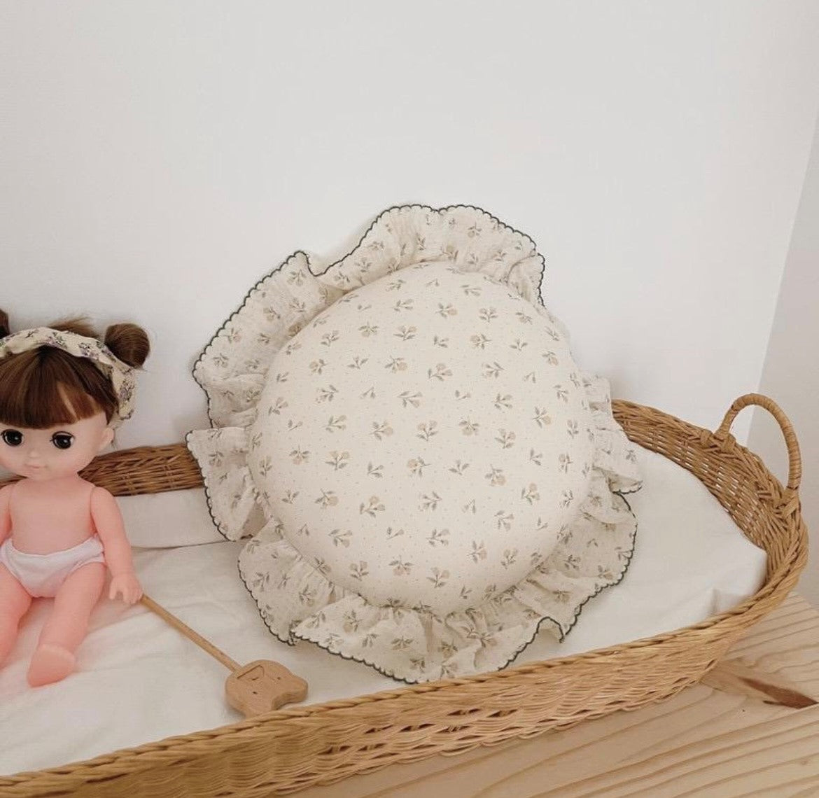Vintage Floral Cushion image 0