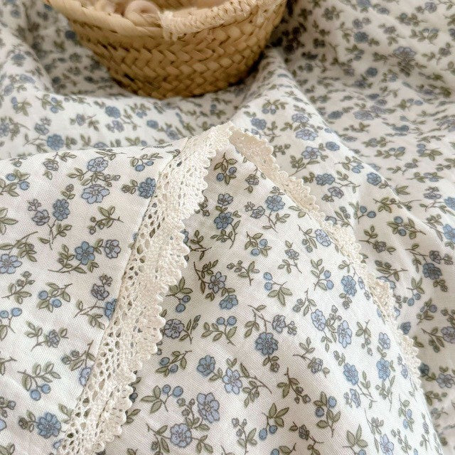 Blue Daisy Quilt Set - available in Single and Double sizes - Single image