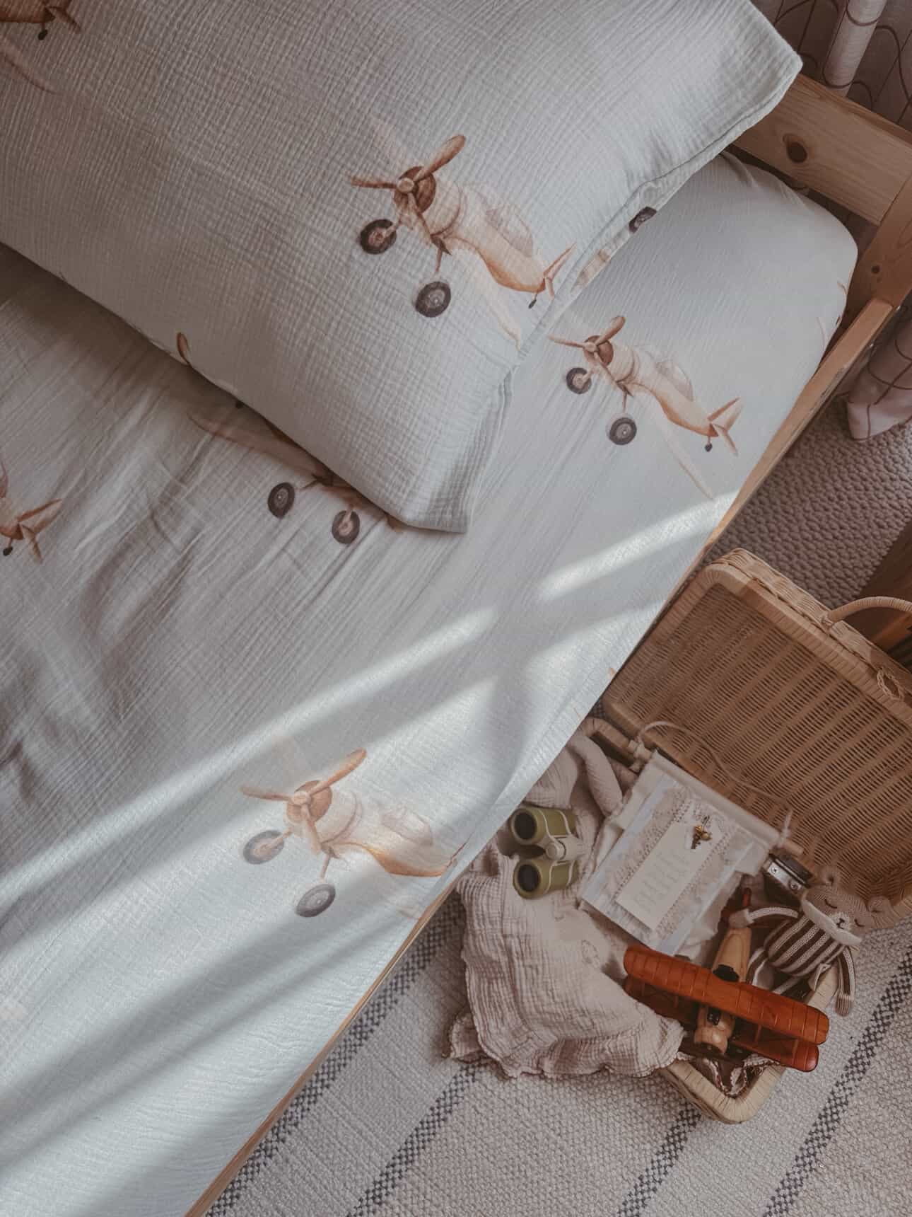 Double Fitted Sheet with matching Pillowcases - Vintage Planes